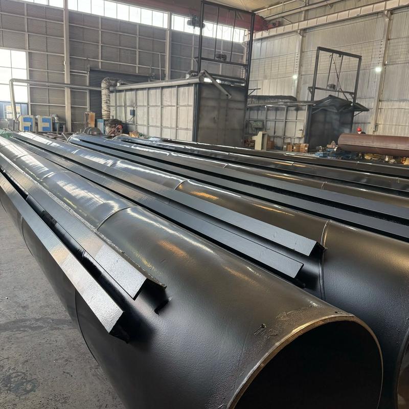 ct工法桩用防腐螺旋钢管加班生产，我厂两条3PE生产线全力运转